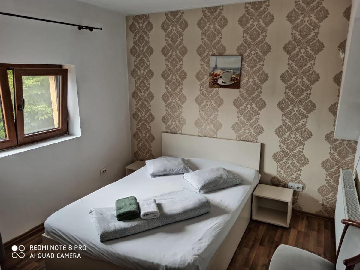 Quik Hotel Brașov Exterior foto