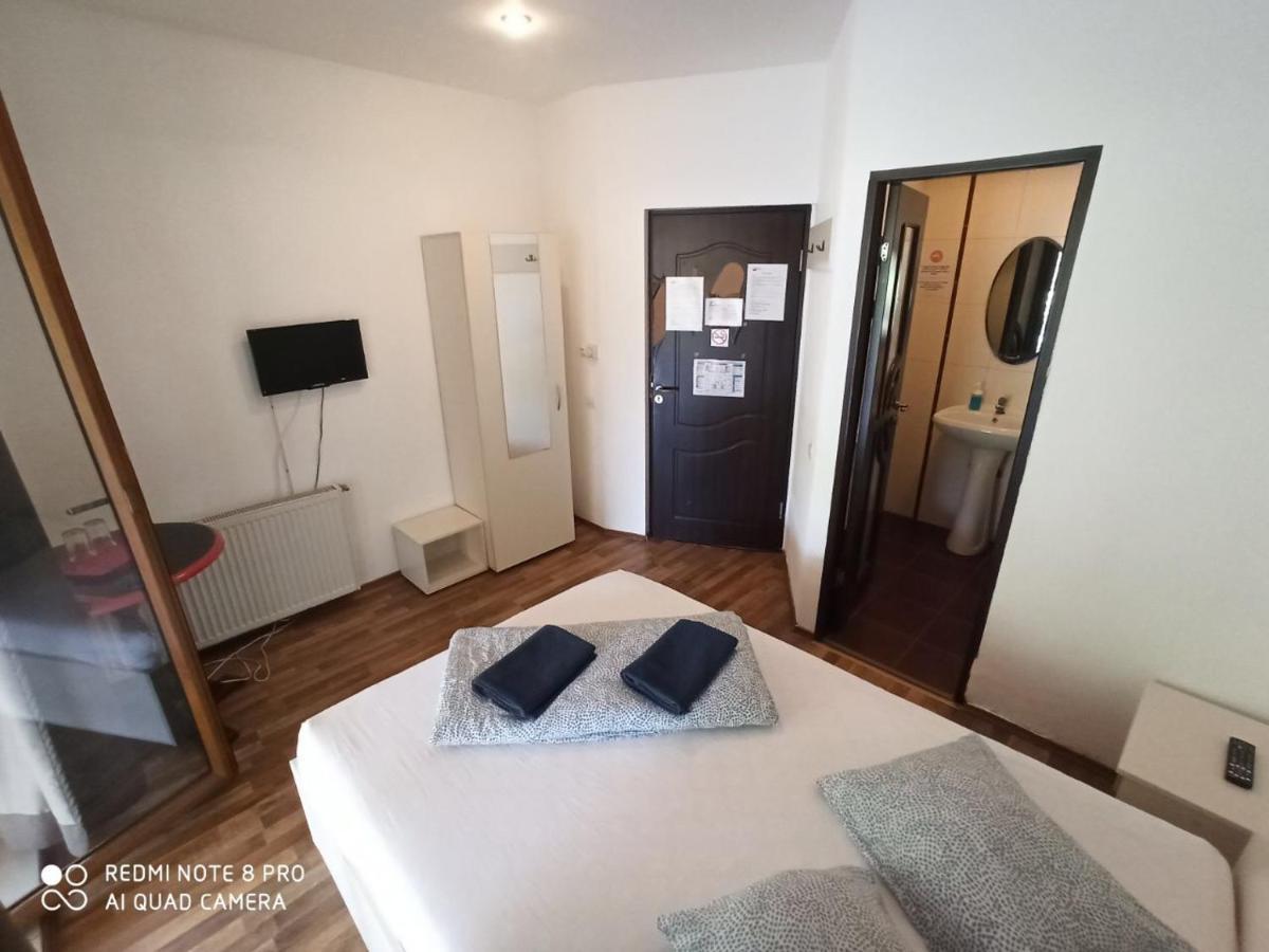 Quik Hotel Brașov Exterior foto